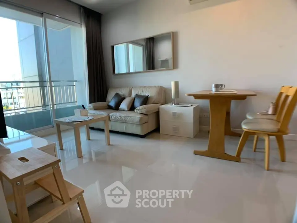 Fully Furnished 1 Bedroom Condo at Circle Condominium-1