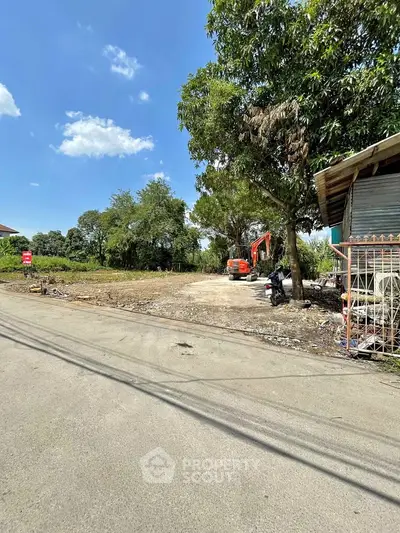 Vacant land with construction potential in a serene neighborhood, ideal for development.