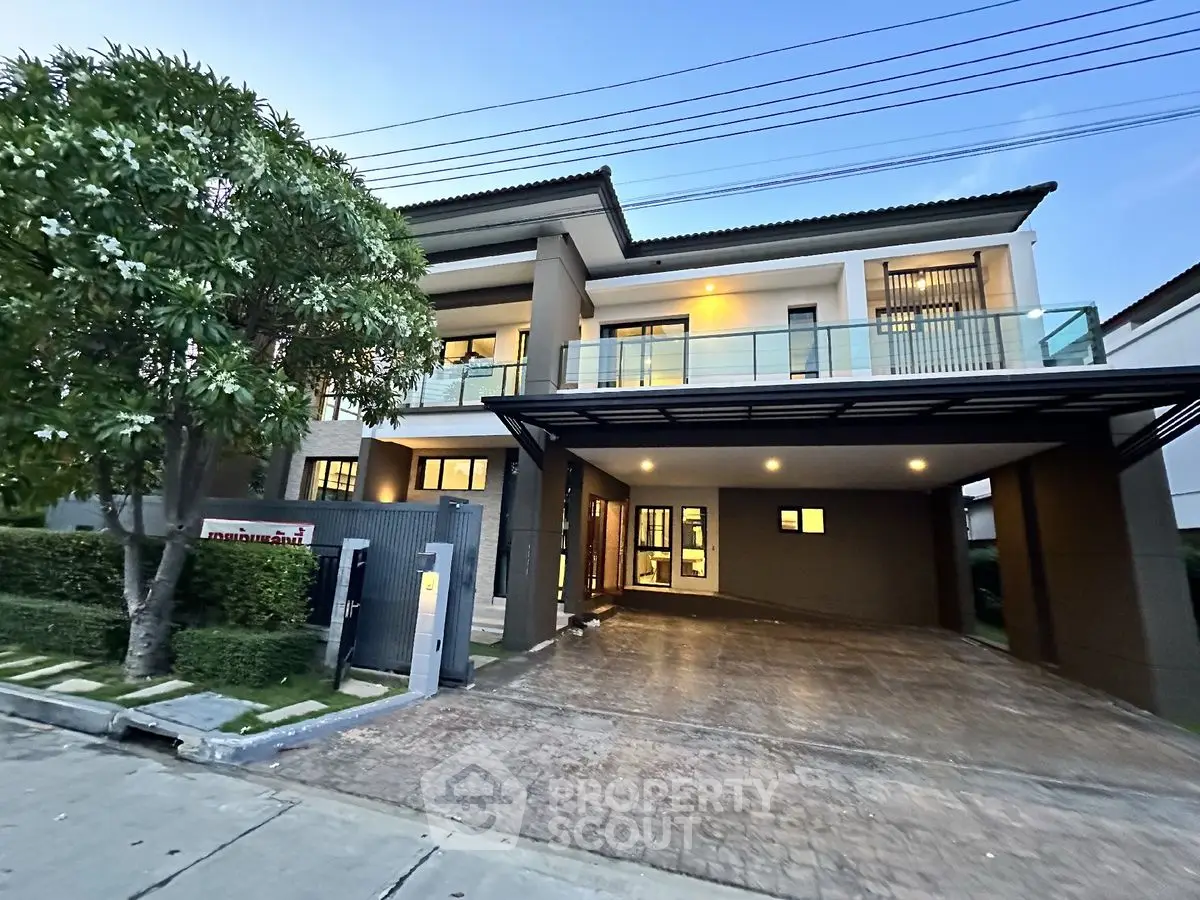 Stunning modern two-story house with spacious driveway and lush greenery, perfect for family living.