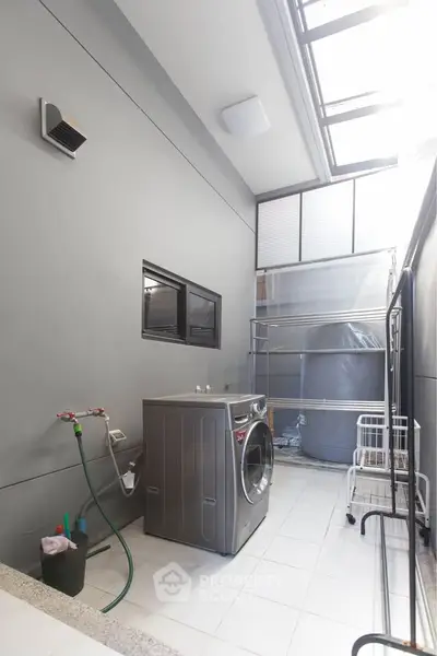 image_rental-29056086