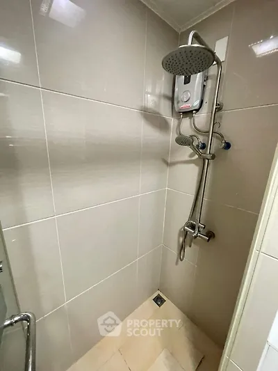 Modern bathroom shower with sleek tiles and dual shower heads