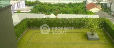  2 Bedrooms Condo at The Emporio Place Sukhumvit 24-2