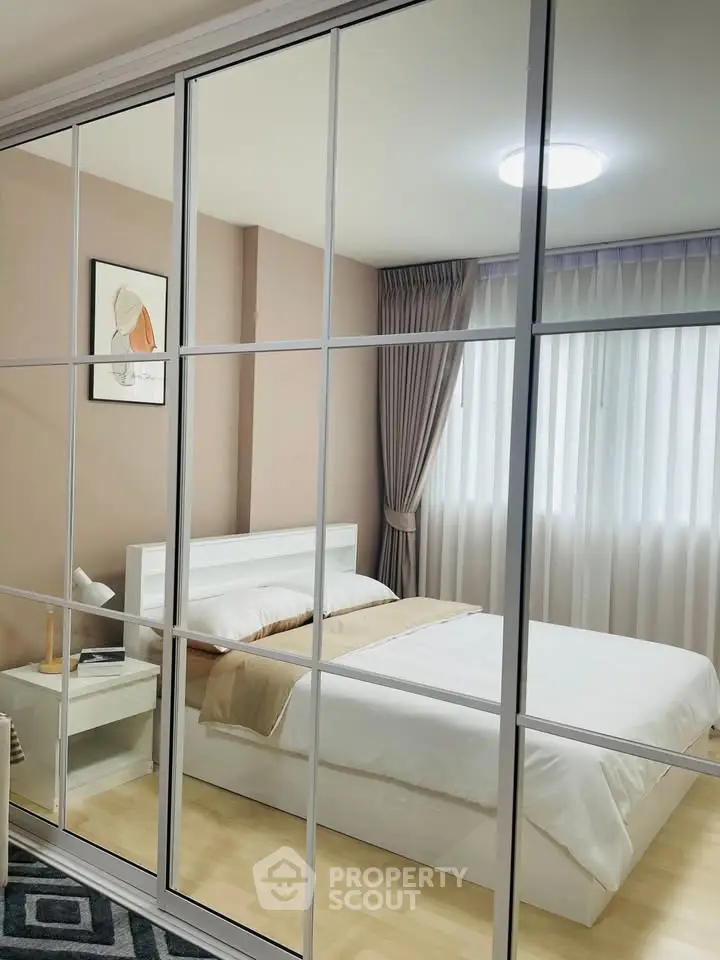 Modern bedroom with mirrored closet doors and elegant decor