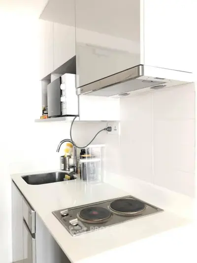 Fully Furnished 1 Bedroom Condo at Ideo Mobi Sathron-4