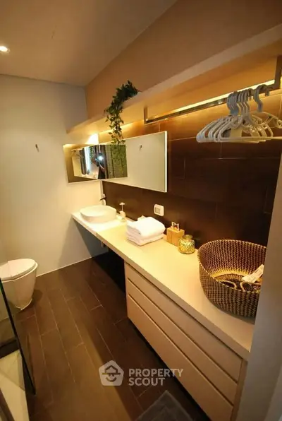 Modern bathroom with sleek design and elegant lighting