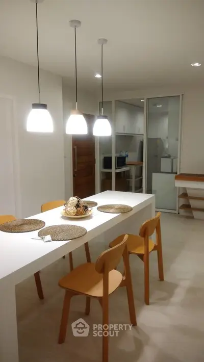  3 Bedrooms Condo at Monterey Place Sukhumvit 16-3