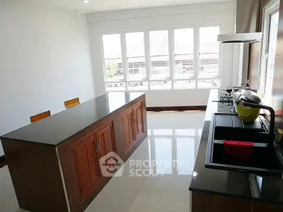 Fully Furnished 3 Bedrooms Apartment at สบายดี-2