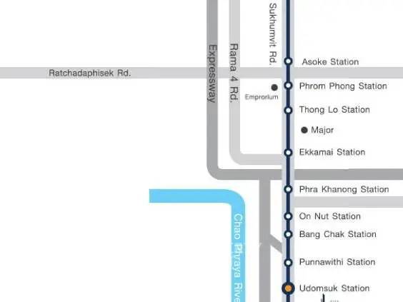 Map showing locations near Sukhumvit Road and Ratchadaphisek Road with nearby stations.