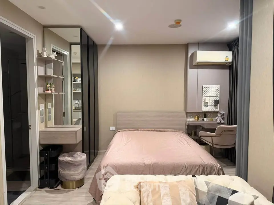 Modern bedroom with stylish decor and cozy ambiance, featuring a comfortable bed and elegant furnishings.