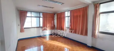 Spacious corner unit with large windows and natural light