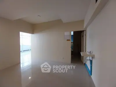 Spacious unfurnished room with modern design and large windows for natural light.