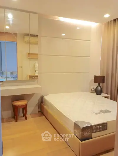 Modern bedroom with stylish decor and cozy ambiance, featuring a comfortable bed and elegant lighting.