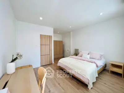 Spacious and bright bedroom with modern furnishings and cozy ambiance.