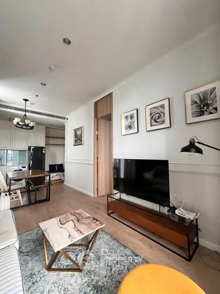 Modern living room with stylish decor and open kitchen layout