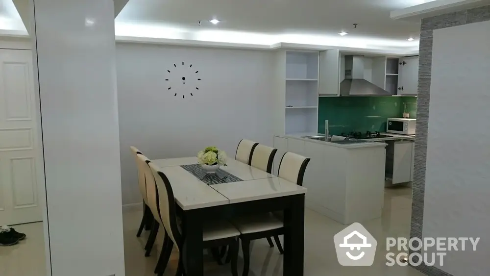  3 Bedrooms Condo at Somkid Gardens Condominium-4