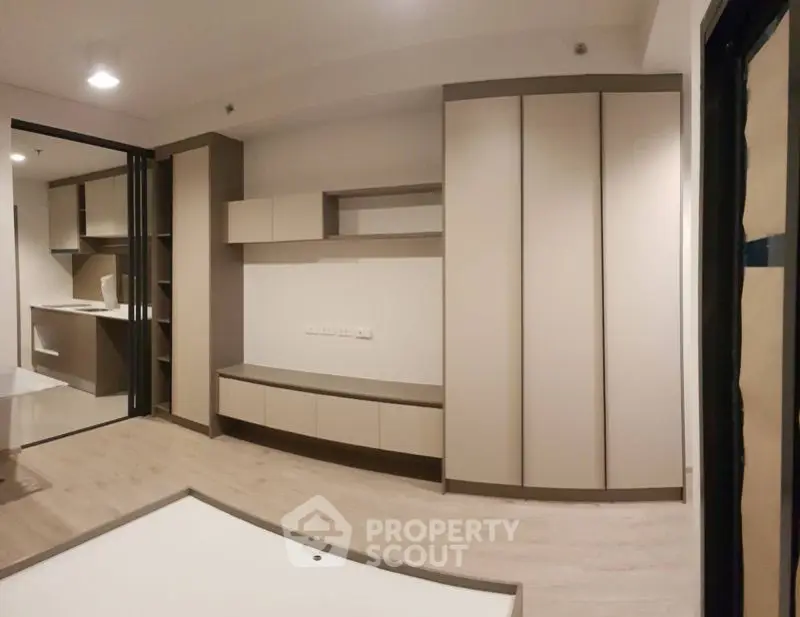  1 Bedroom Condo at Ideo Sathorn Wongwian Yai-4