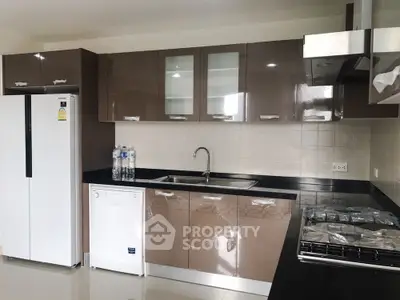  3 Bedrooms Condo -2