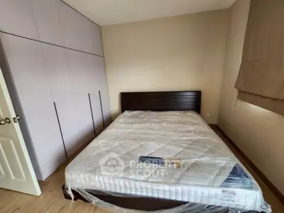 Cozy bedroom with large bed and built-in wardrobe, perfect for restful nights.