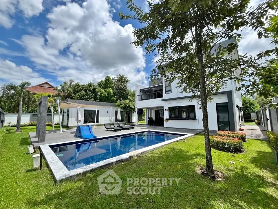 Luxurious modern villa with private pool and lush garden, perfect for family living and entertaining.