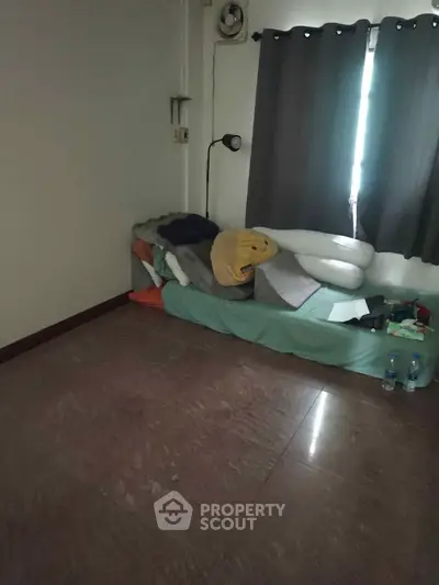 Cozy room with simple furnishings and natural light, ideal for minimalist living.