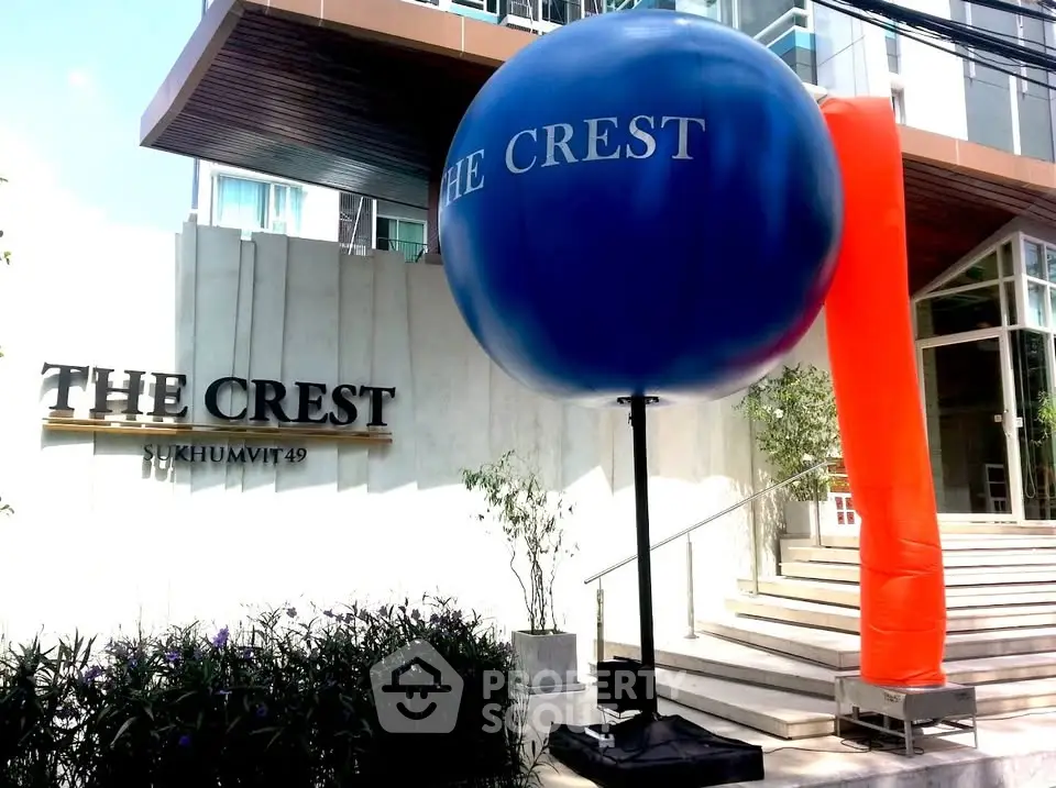 Modern building entrance with branding balloon at The Crest Sukhumvit 49.