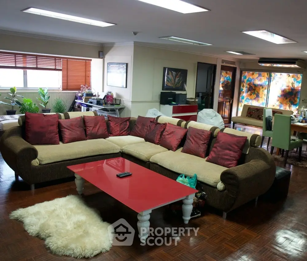  3 Bedrooms Condo -12