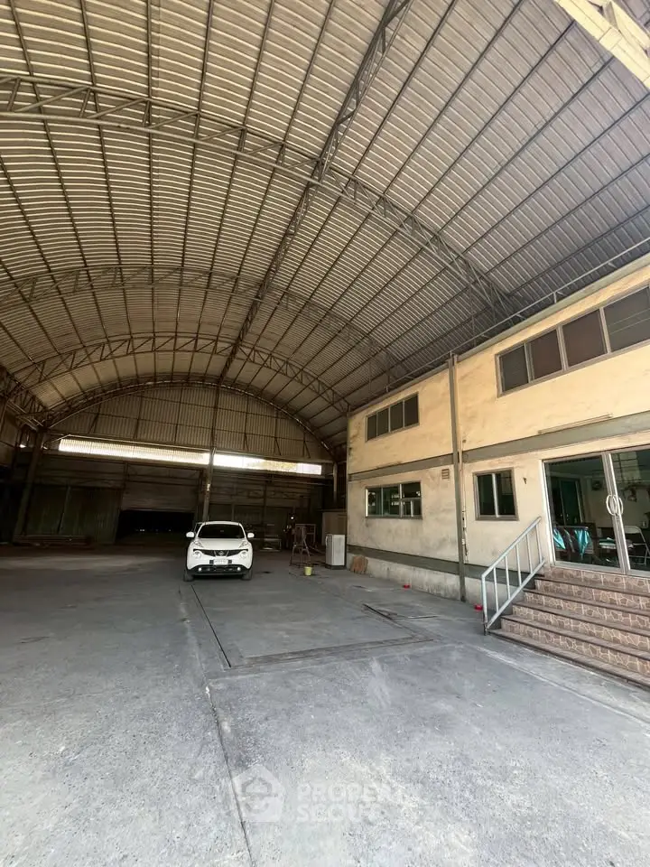 Spacious industrial warehouse with high ceilings and ample parking space