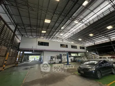 Spacious industrial warehouse with high ceilings and ample parking space