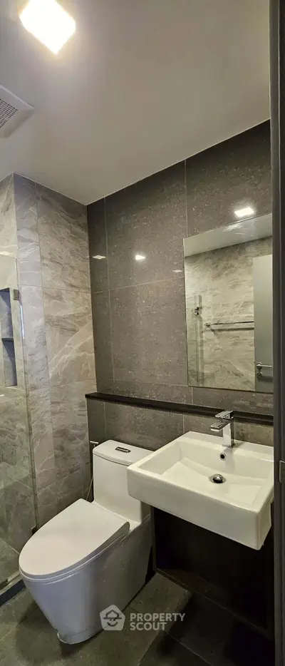 Modern bathroom with sleek design and elegant fixtures