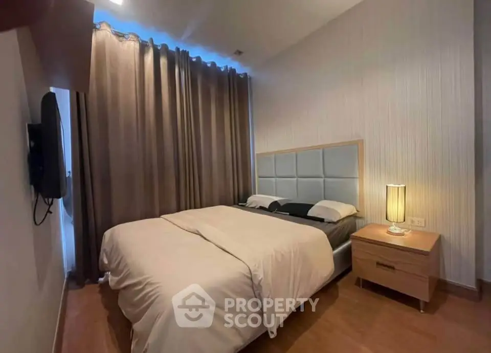 Cozy bedroom with modern decor and soft lighting, perfect for relaxation and comfort.