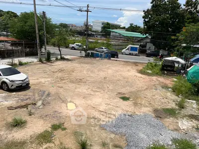 Vacant land plot with road access and potential for development