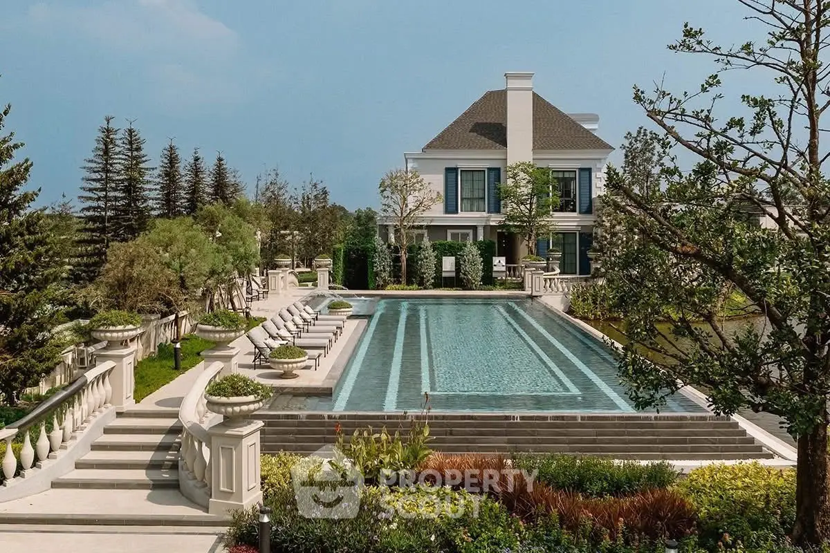 Luxurious mansion with stunning pool and landscaped garden