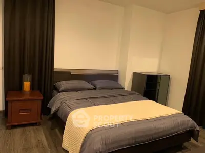 Modern bedroom with stylish decor and cozy ambiance, featuring a comfortable bed and elegant furnishings.