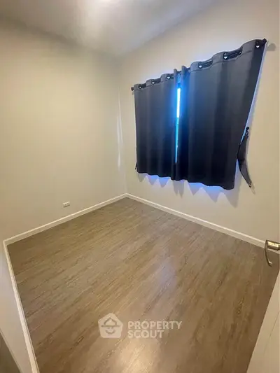 1852607-2-Photoroom.png