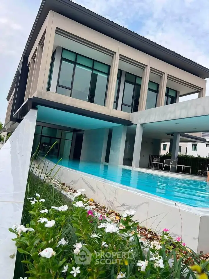 Luxurious modern home with sleek architecture and stunning poolside view, perfect for upscale living.