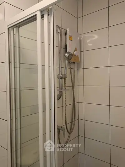 Modern bathroom with sleek shower enclosure and tiled walls, perfect for contemporary living.