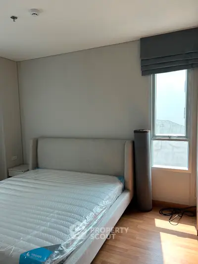 Spacious bedroom with natural light and modern furnishings