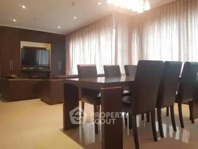 Luxurious dining room with elegant table and chairs, perfect for entertaining guests.