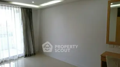  3 Bedrooms Condo at Somkid Gardens Condominium-6