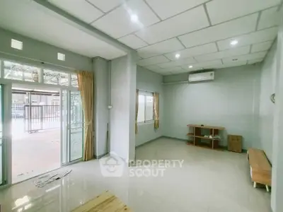 Spacious unfurnished living room with large windows and air conditioning
