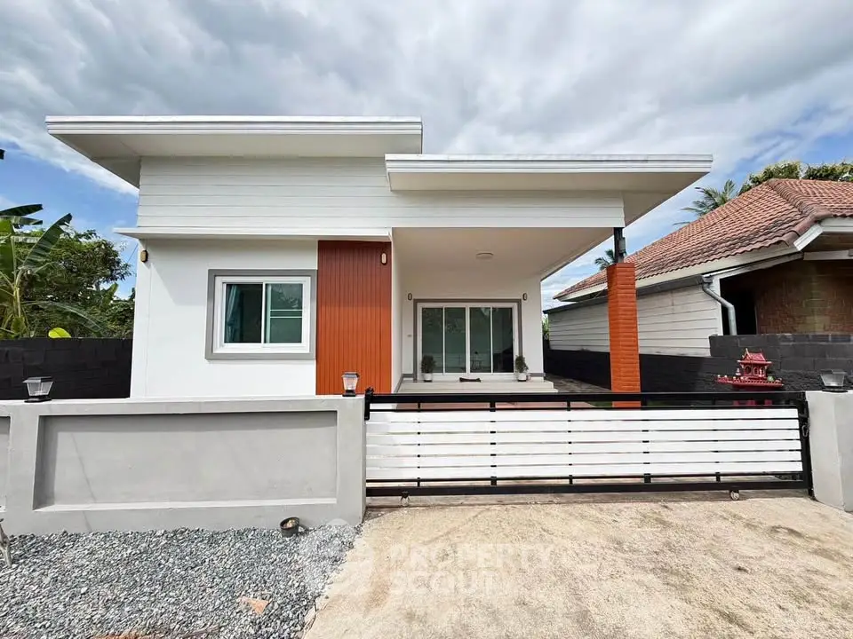 Modern single-story house with sleek design and spacious front yard