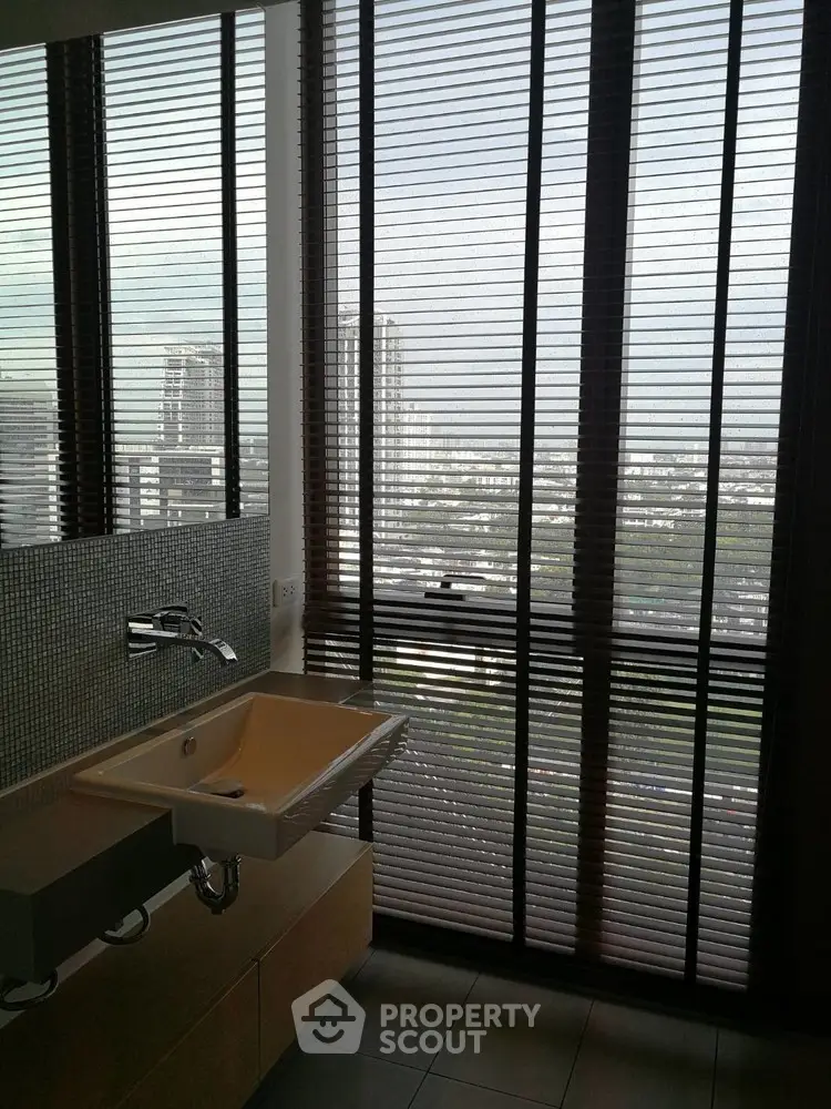  2 Bedrooms Condo at The Lofts Ekkamai-1