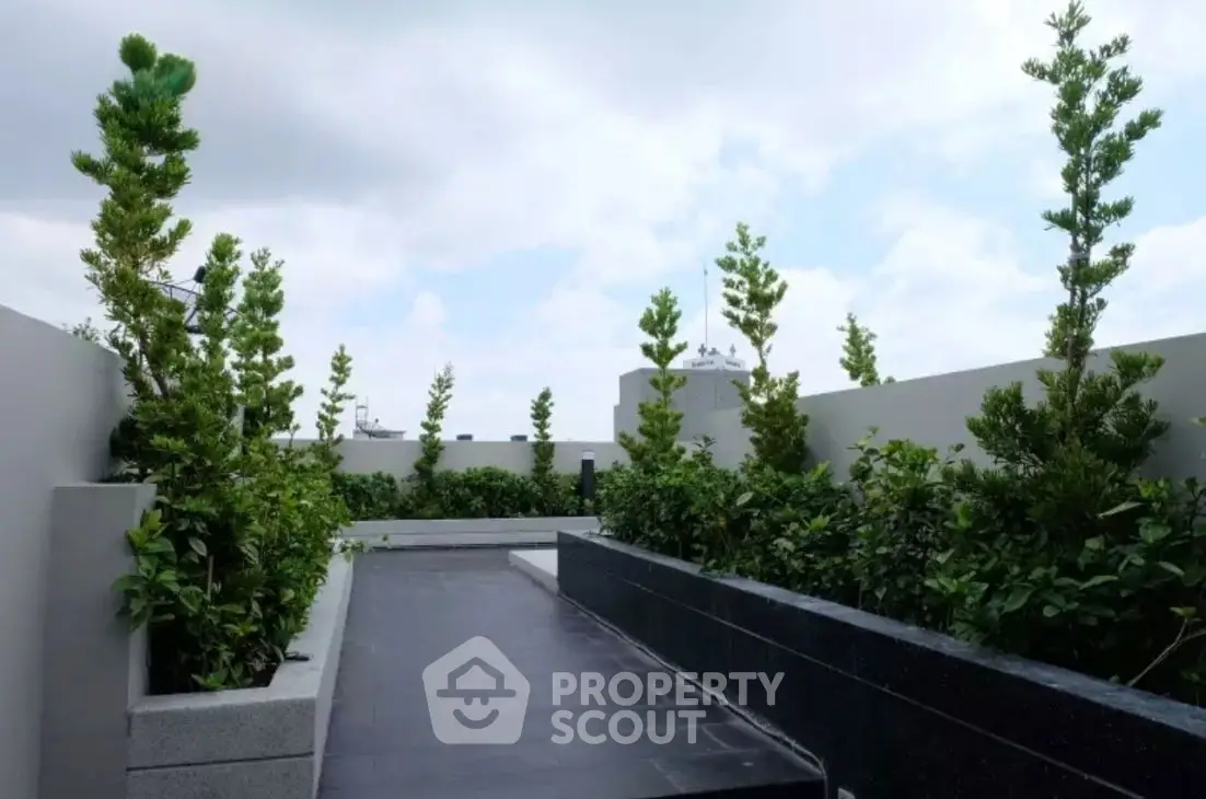 Modern rooftop garden with lush greenery and sleek design