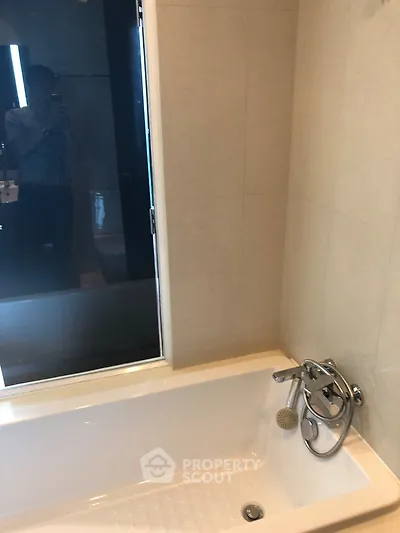 1 Bedroom Condo at Sky Walk Phra Khanong-4