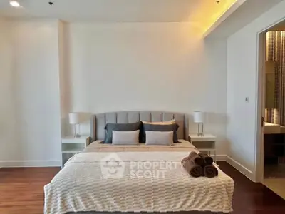 Luxurious bedroom with elegant decor and cozy ambiance, perfect for relaxation and comfort.