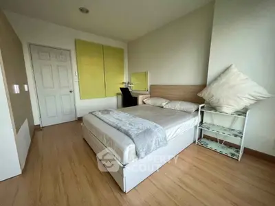 Cozy bedroom with modern furnishings and wooden flooring, perfect for relaxation and comfort.