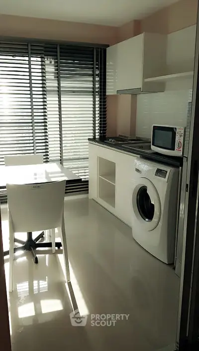 Fully Furnished 1 Bedroom Condo at Aspire Sukhumvit 48-3
