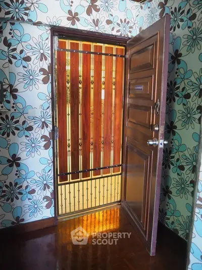  2 Bedrooms Condo -4