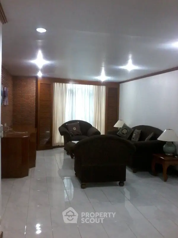 image_rental-5301446