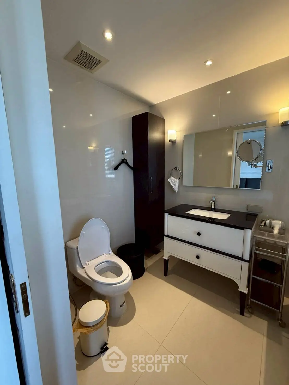 Modern bathroom with sleek fixtures and elegant lighting